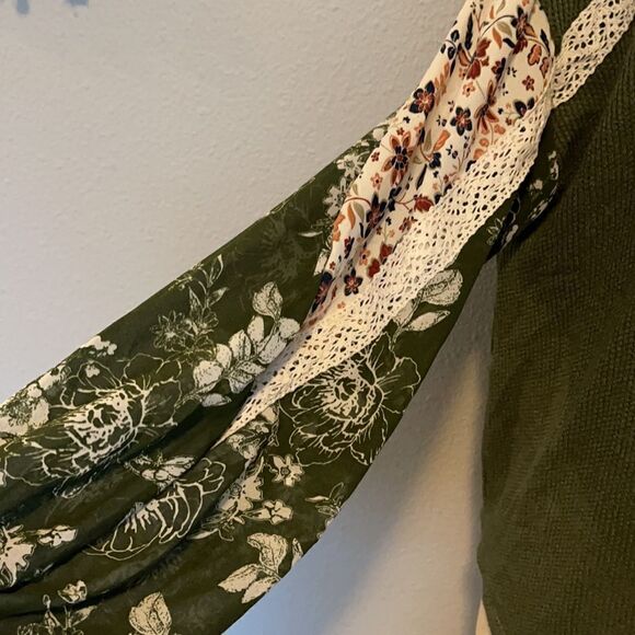 FRANCESCAS blue rain waffle balloon sleeve olive green top medium - Picture 4 of 9